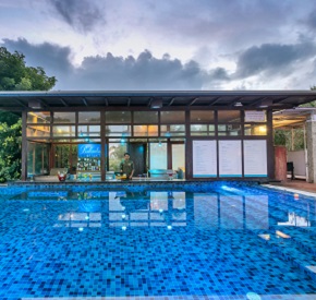 Experience ShoreZ Pool Bar